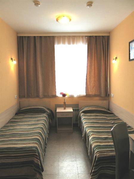 Комната с двумя односпальными кроватями. Sky hotel санкт-петербург. Комната с 10 кроватями отель. Казань отель голубого цвета. Блюз на невском отель санкт петербург.